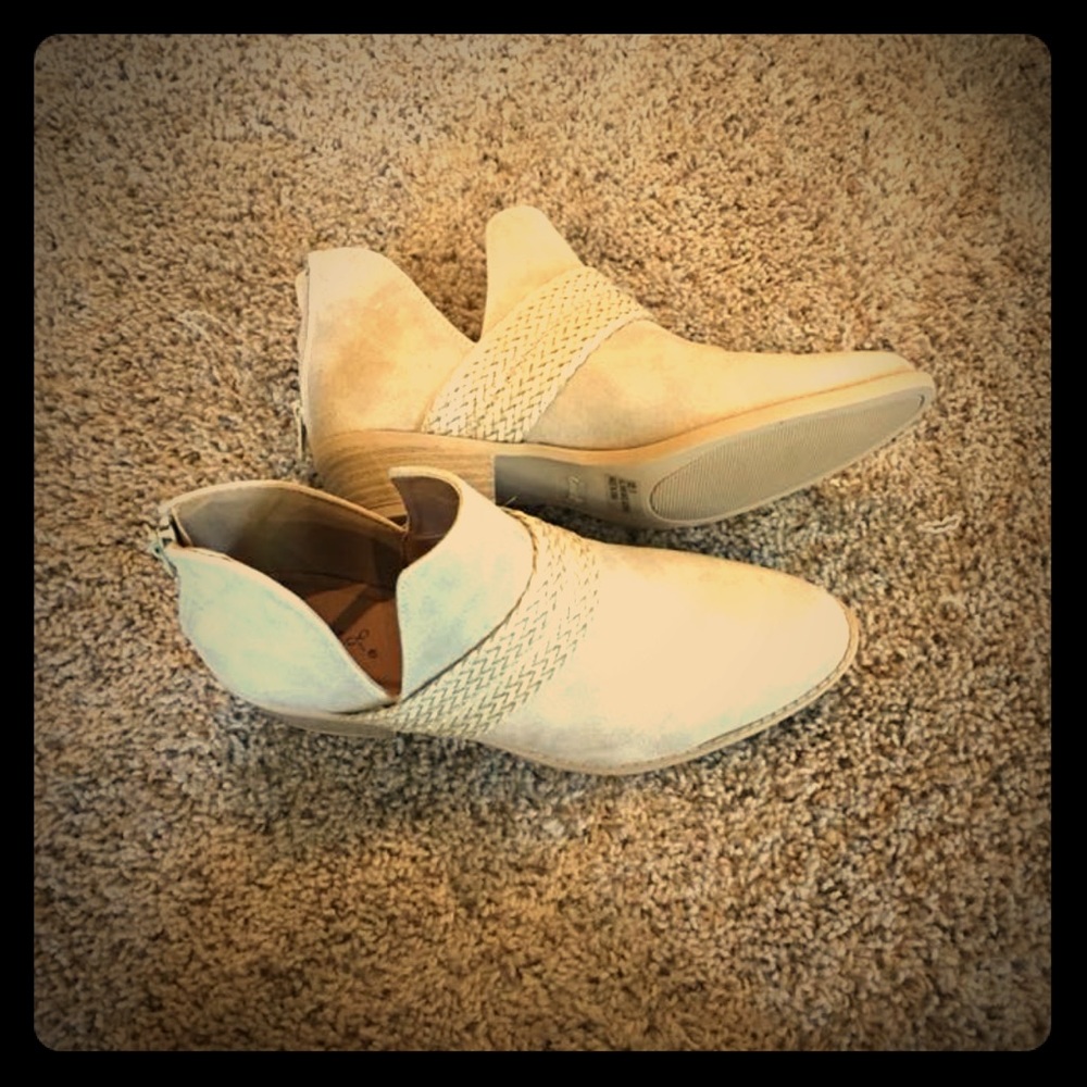 Women’s Cream Bootie